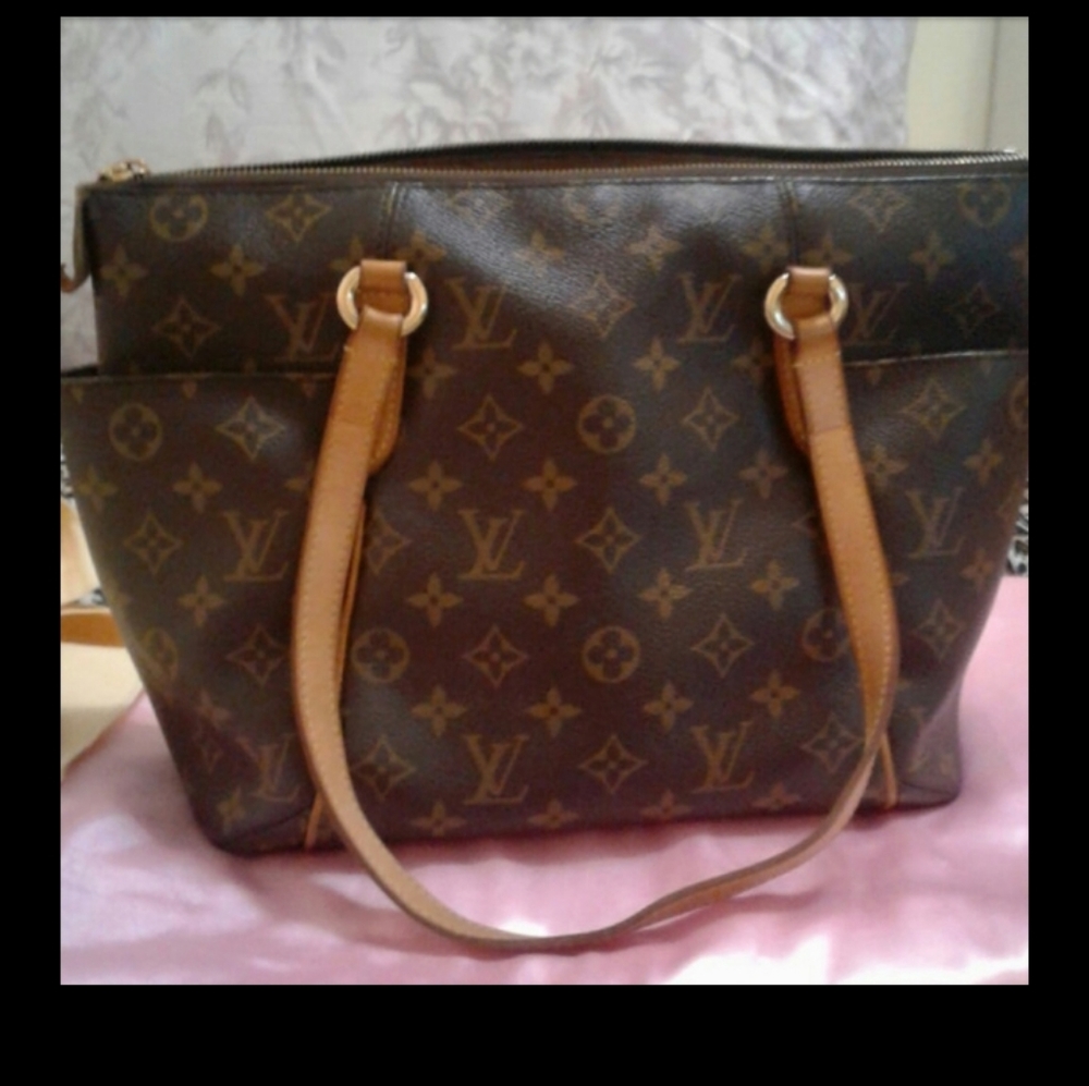 LOUIS VUITTON Handbag like NEW! 💖💞💗